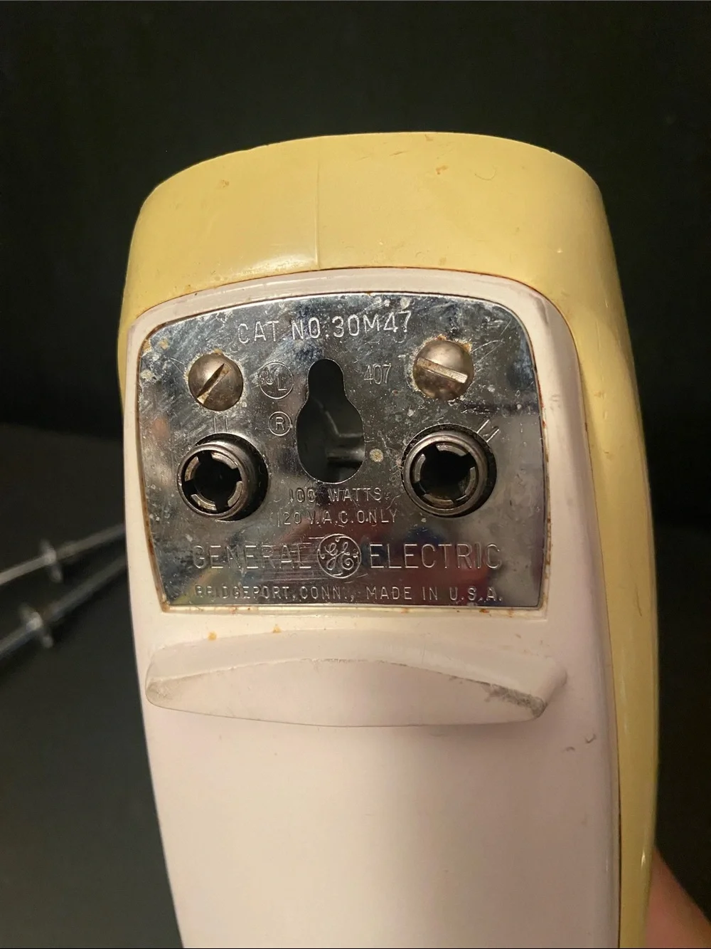 MCM  60s General Electric Handheld Mixer Model 20M47 MCM DESIGN 3-Speed